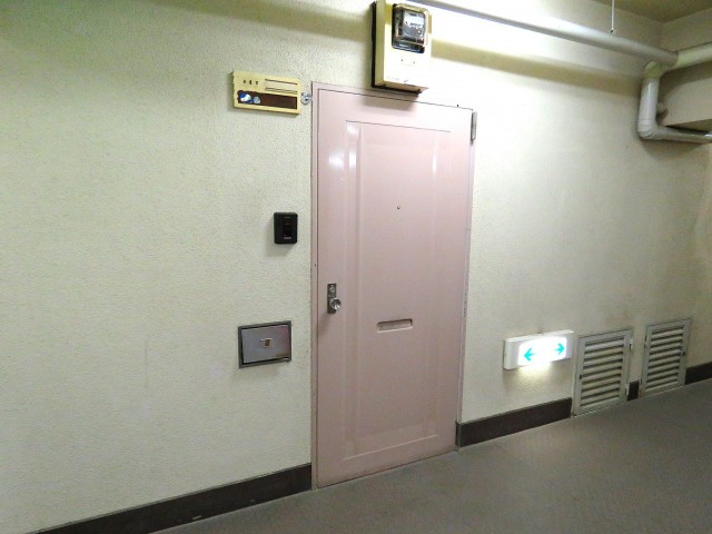 目白ハイツ　玄関扉
