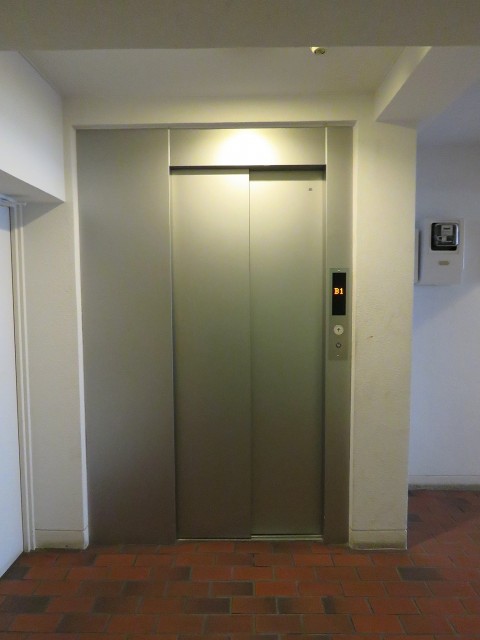 ライオンズマンション元麻布　エレベーター