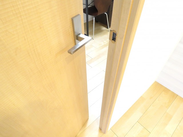 目白ハイツ　サービスルーム扉