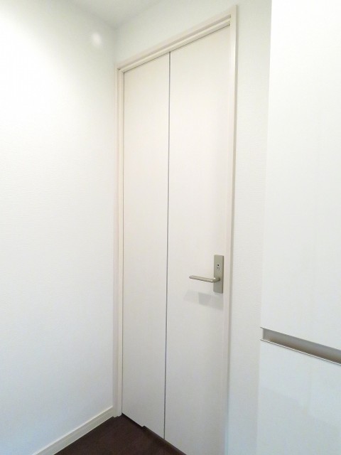 菱和パレス若松町　洗面室扉