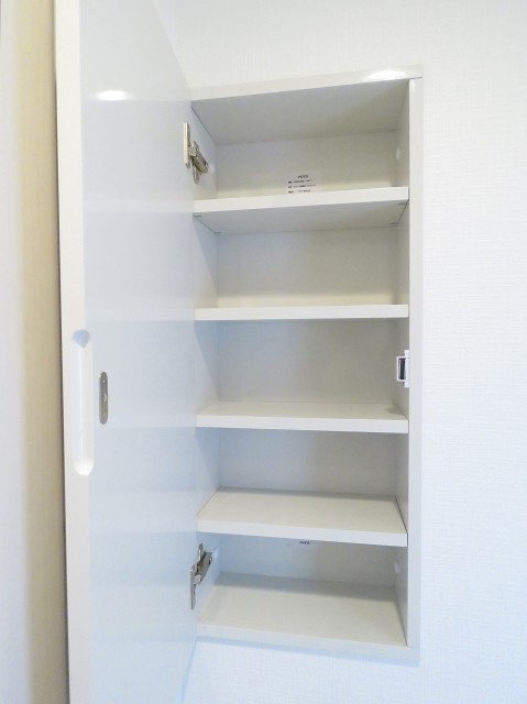菱和パレス若松町　トイレ収納