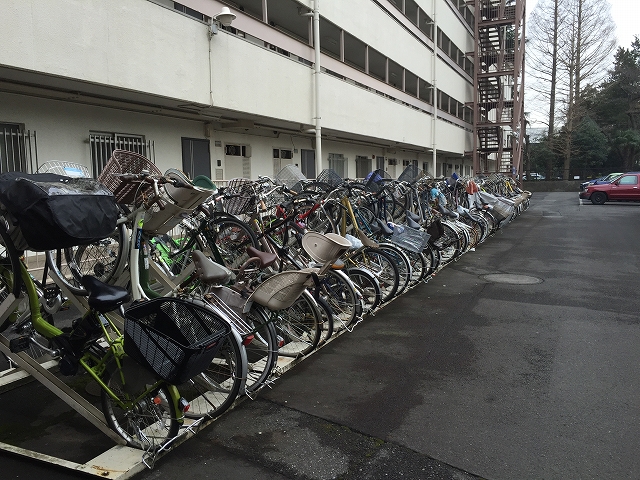 弦巻ハイツ　駐輪場