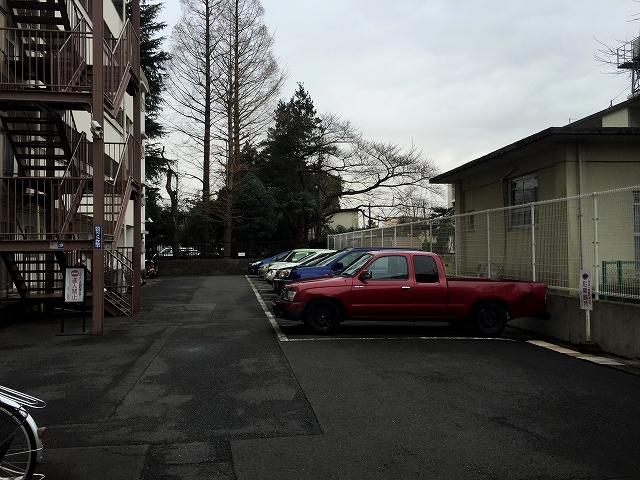 弦巻ハイツ　駐車場