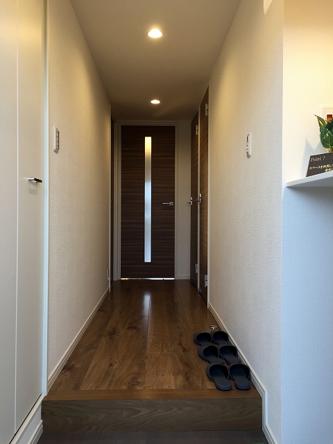 弦巻ハイツ　玄関