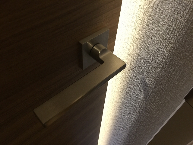 弦巻ハイツ　リビングダイニングキッチンへ