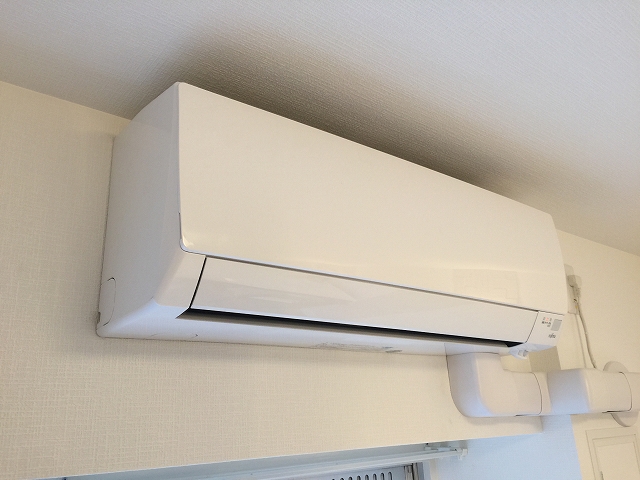 弦巻ハイツ　リビングダイニングキッチンエアコン