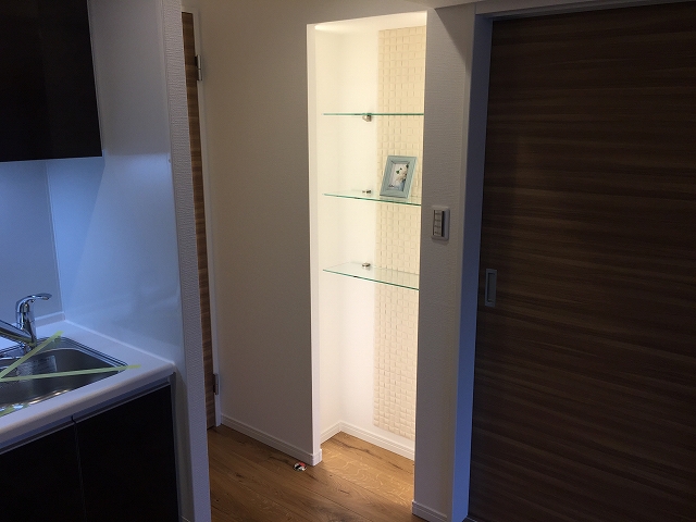 弦巻ハイツ　リビングダイニングキッチン飾り棚