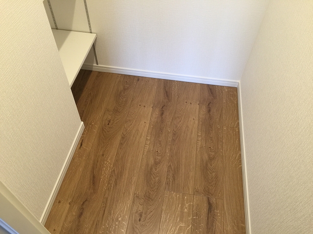 弦巻ハイツ　洋室約6.3帖収納