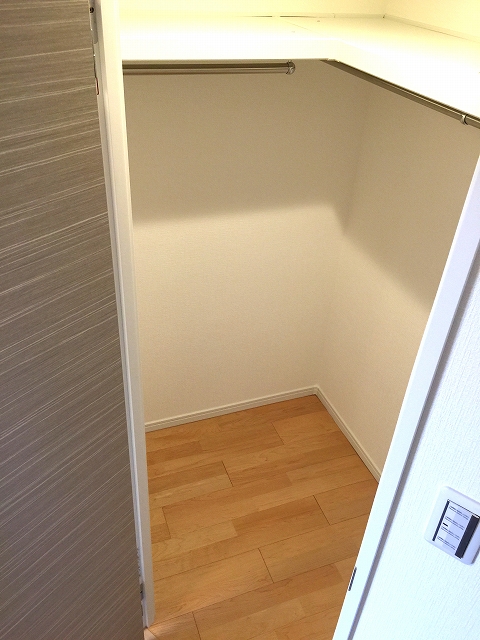 ハイホーム砧公園　洋室約5.6帖収納