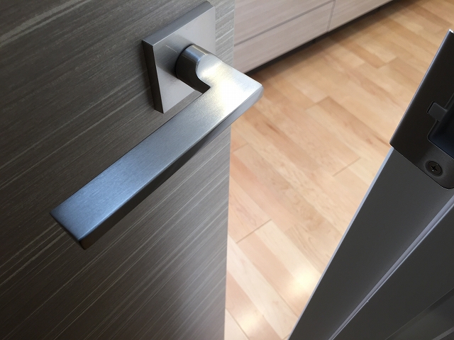 ハイホーム砧公園　リビングダイニングキッチンへ