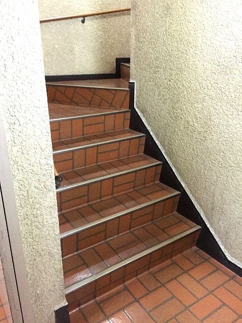 東中野ハイツ　階段