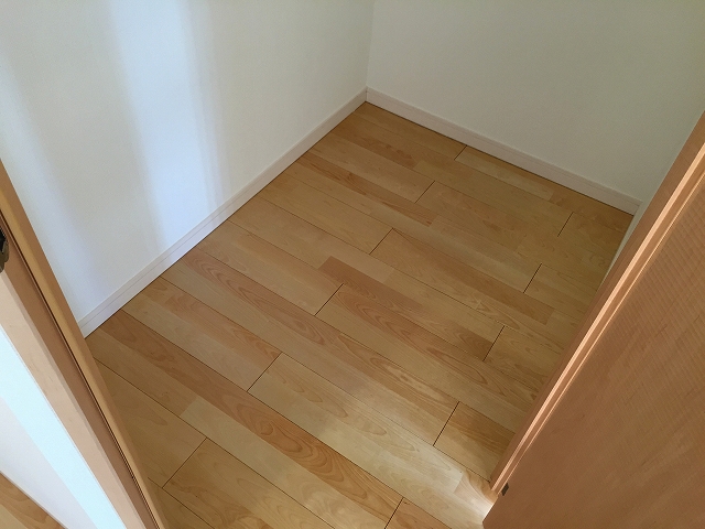 東中野ハイツ　洋室約6.3帖収納