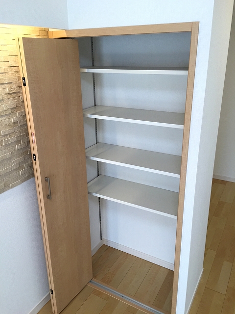 東中野ハイツ　リビングダイニングキッチン収納
