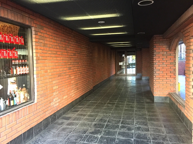 ライオンズマンション上北沢　アプローチ