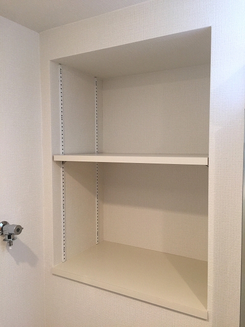 ライオンズマンション上北沢　洗濯機置場収納