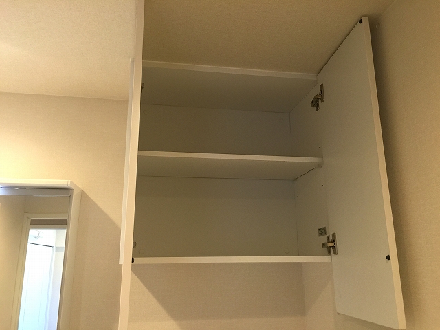 方南町ローヤルコーポ　洗濯機置場収納