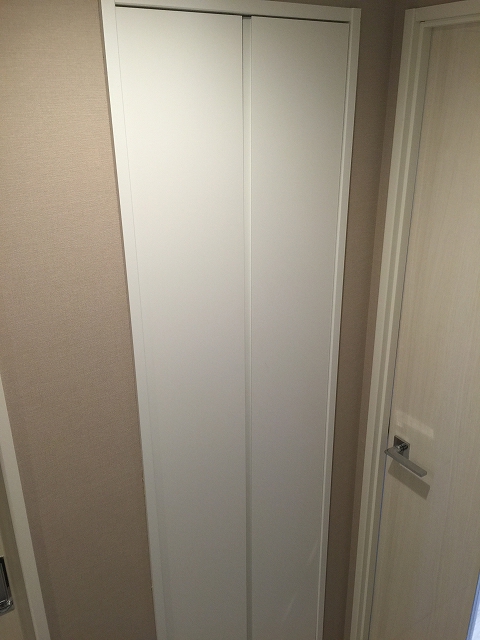 方南町ローヤルコーポ　廊下収納