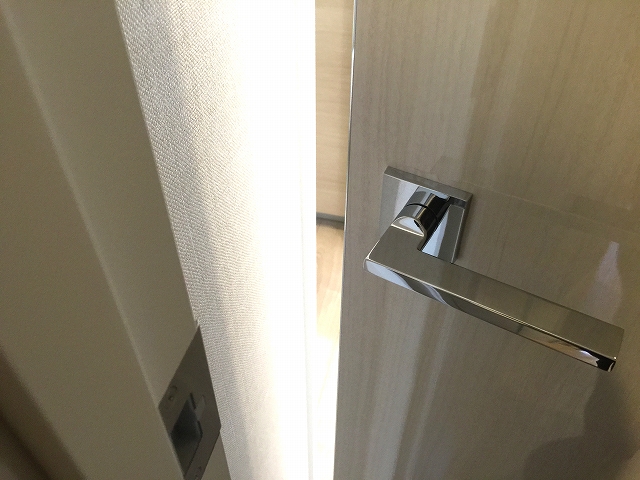 方南町ローヤルコーポ　リビングダイニングへ