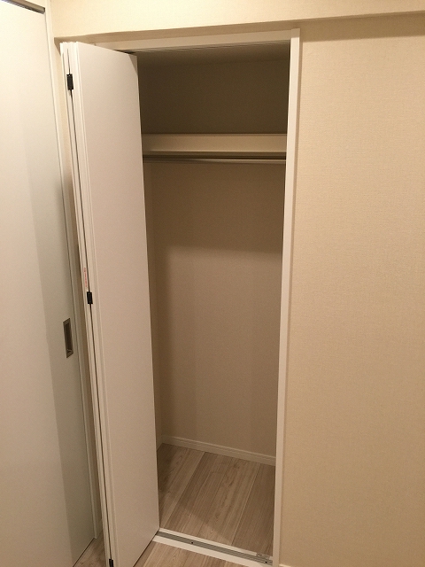 方南町ローヤルコーポ　キッチン横洋室収納