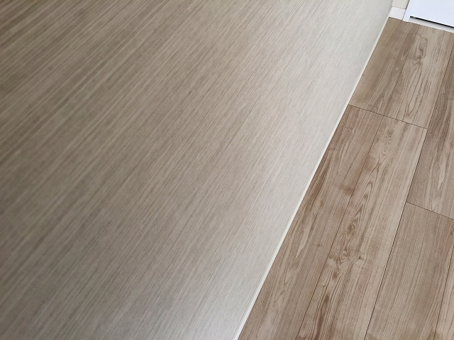 方南町ローヤルコーポ　バルコニー側洋室