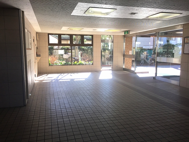 方南町ローヤルコーポ　エントランスホール