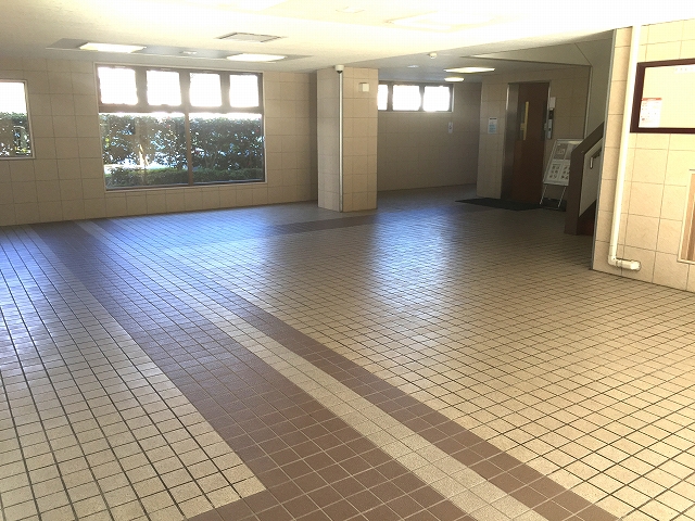 方南町ローヤルコーポ　エントランスホール