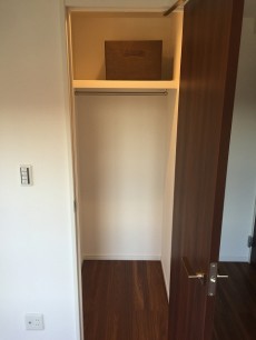 柿の木坂東豊エステート　洋室約4.5帖収納