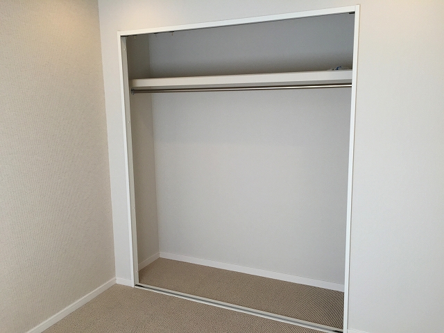 ハウス南経堂　南側洋室収納