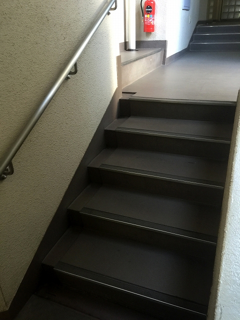 ハウス南経堂　階段