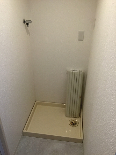 中野方南町グランドハイツ　洗濯機置場