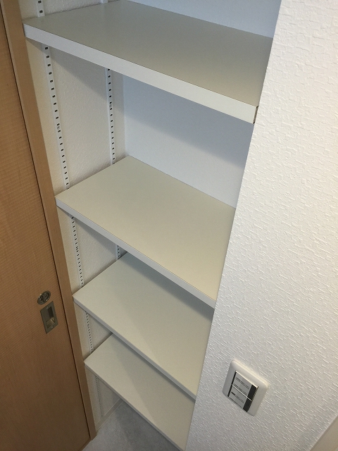 中野方南町グランドハイツ　洗面室収納
