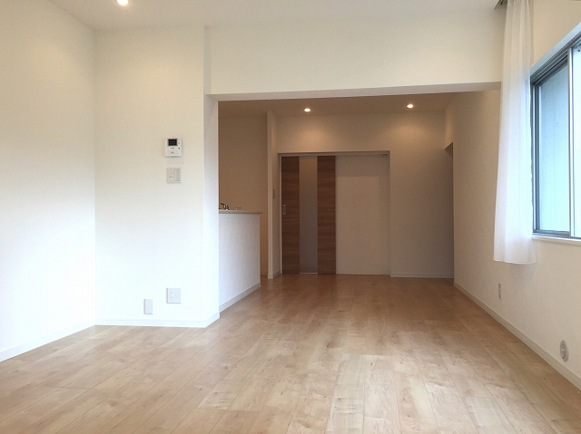 コートハウス上野毛　リビングダイニング