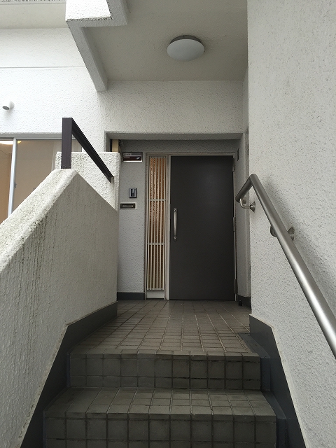 コートハウス上野毛　玄関前