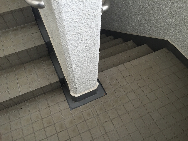 コートハウス上野毛　階段