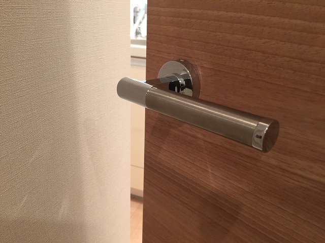 ファミール太子堂　リビングダイニングキッチンへ