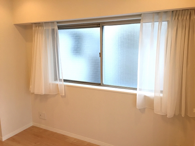 ファミール太子堂　リビングダイニングキッチン窓