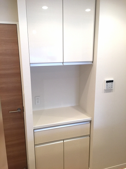 ファミール太子堂　食器棚