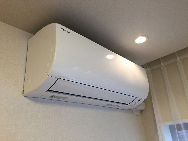 クレッセント池尻大橋　リビングダイニングキッチンエアコン
