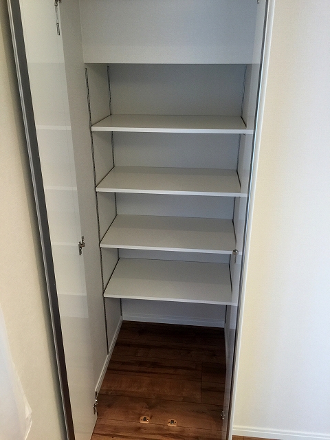 クレッセント池尻大橋　リビングダイニングキッチン収納