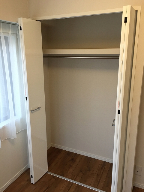 クレッセント池尻大橋　洋室4.2帖収納