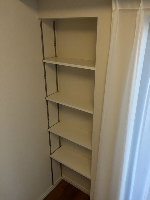 クレッセント池尻大橋　洋室4.2帖収納