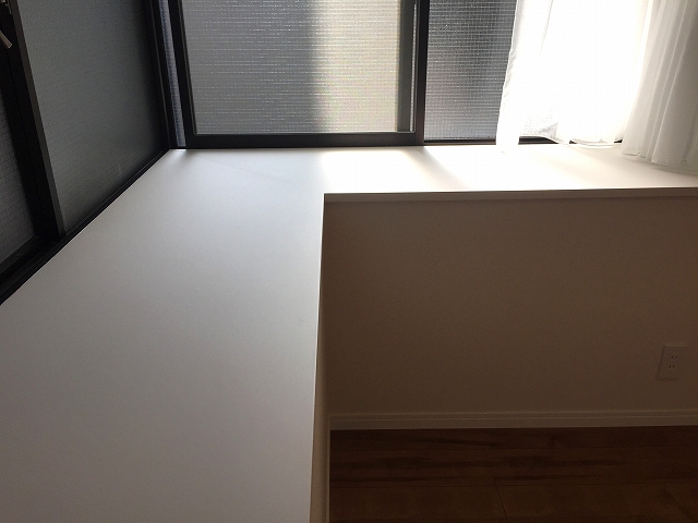 クレッセント池尻大橋　洋室約6.1帖窓