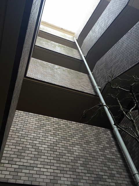 クレッセント池尻大橋　吹き抜け