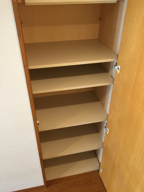 ガーデンコート世田谷赤堤　廊下収納