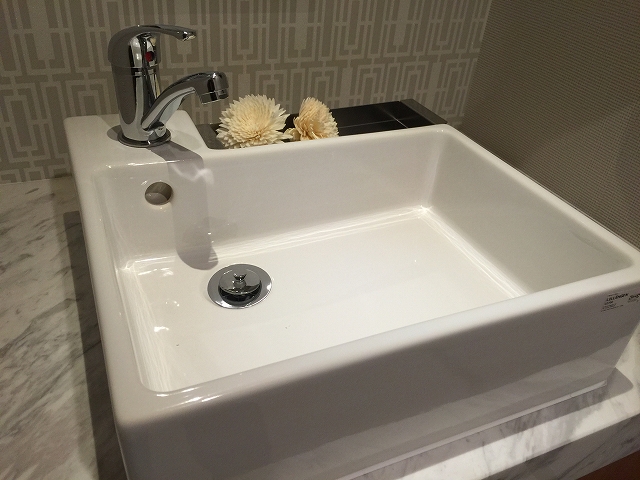 ガーデンコート世田谷赤堤　トイレ手洗いキャビネット