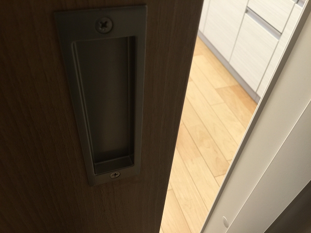 荻窪武蔵野マンション　リビングダイニングキッチンへ