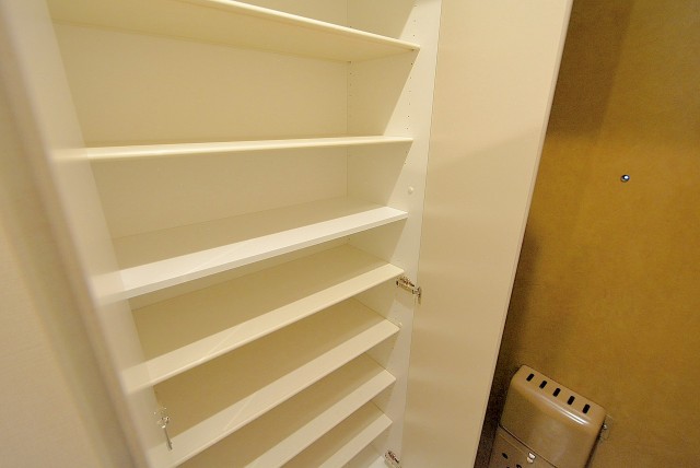 ライオンズマンション上北沢502号室 玄関 (4)