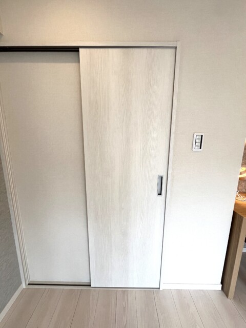 秀和幡ヶ谷レジデンス 洋室