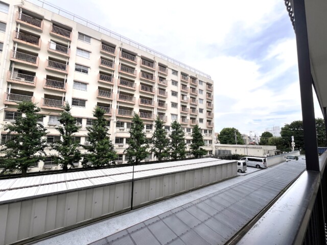 秀和幡ヶ谷レジデンス バルコニー