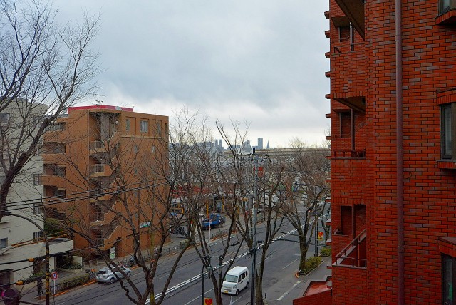 ライオンズマンション上北沢502号室 外廊下 (1)